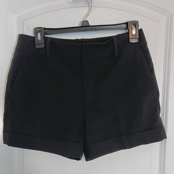 CLEAR-OUT Zara Basic Black Cuffed Hem Chino Shorts - Picture 1 of 5